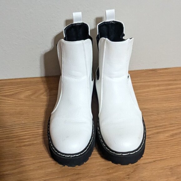 Sincerely Jules White Hippie Slip On Boots Size 7 - Picture 3 of 9